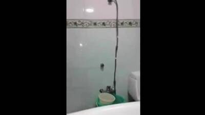 Desi girl bathing and cleaning under the pussy - nvdvid.com - Thailand