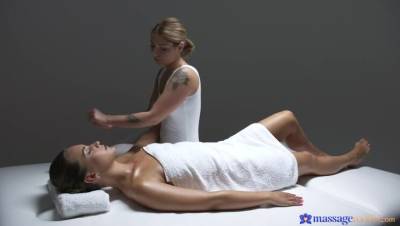 Naomi Bennet - Intimate Massage for Hot Lesbians - porntry.com