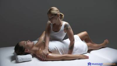 Naomi Bennet - Intimate Massage for Hot Lesbians - porntry.com