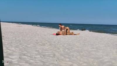 Kelly - Sharing My Girl With A Stranger On The Public Beach. Threesome With Wet Kelly - hclips.com