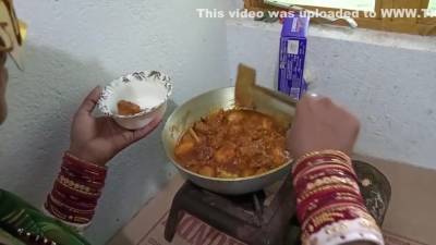 Chiken Bana Rhi Maid Ko Kitchen Stand Par Choda - Pussy Fuck - upornia.com - India