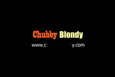 Chubby Blondy Uses Her Toy - drtuber.com