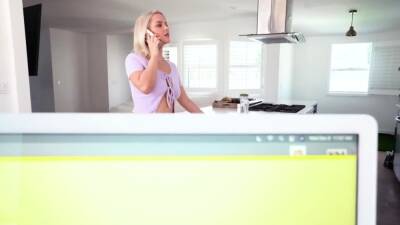 Stepmom caught parading her juicy ass - drtuber.com