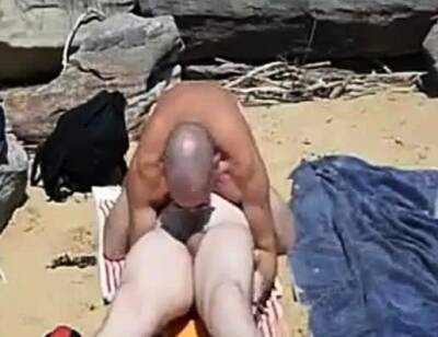 Beach Threesome - icpvid.com