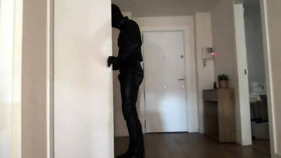 Leather burglar is chloroformed and tied - nvdvid.com
