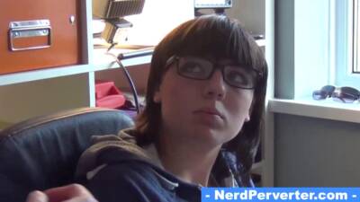 Nerdy Babe Knows How to Suck Dick - sunporno.com