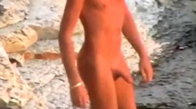 wanker at the beach - drtvid.com