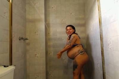 Pregnant Girl In The Shower - hclips.com