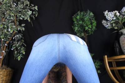 Cougar With A Great Ass Showing Off In Tight Jeans No Nudity - hclips.com