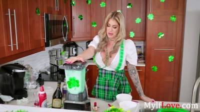 Cougar mom screwed on saint patrick's day - sexu.com