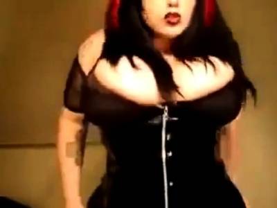 Gothic beauty with gigantic tits - drtvid.com