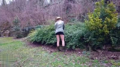 Blonde Teen Gardener Shows Her Ass And Wants To Be Fucked Outdoor - hotmovs.com