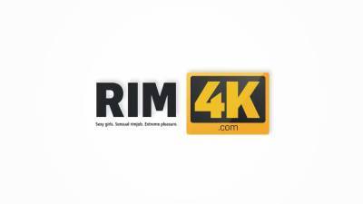 RIM4K. Naughty boyfriend lures the girl into giving a rimjob - hotmovs.com