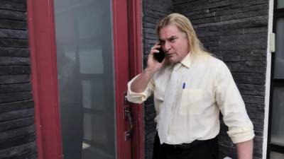 Evan Stone - Mckenzie Lee - Horny MIlf invites stranger to fuck her - drtvid.com