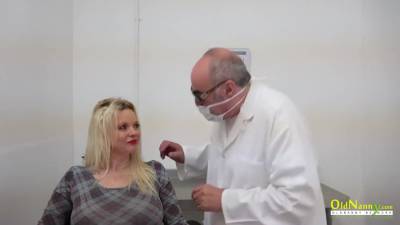 Dental Clinic Pussy Licking Adventure - txxx.com