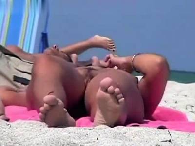 Amateur girl masturbating on public beach - drtvid.com