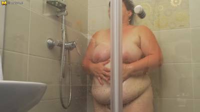 Horny Mature Bbw Getting Seduced In The Shower - MatureNL - hotmovs.com - Netherlands