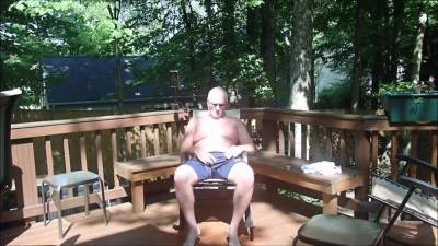 Masturbating and cumming on my back porch in the middle of the day - txxx.com