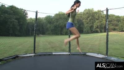 Zoe - Zoey Kush Gets Herself Off On Trampoline As Curious Strangers Pass By With Zoe Rush - upornia.com