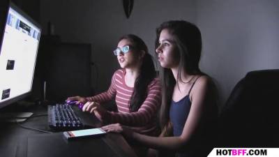 The computer females - sexu.com