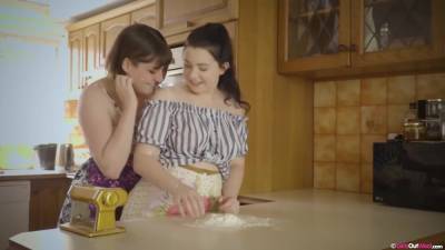 Astrid Love And Luci Q - Viva La Pasta - hclips.com