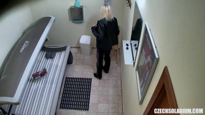 Slow Pussy Masturbation in Public Solarium - sexu.com - Czech Republic