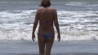 58-YEAR-OLD HAIRY MOTHER IS SHOWN IN BIKINI ON THE BEACH - sunporno.com