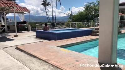I Offer Money To A Stranger While She's Swimming In The Pool - sunporno.com - Colombia
