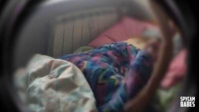 Daddy wakes up step daughter and she yells loud - sunporno.com