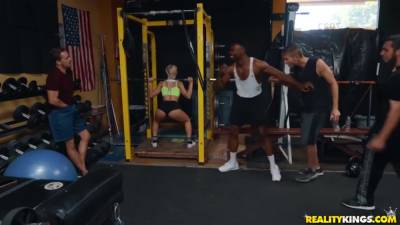 Kyle Mason And Abella Danger - Makes Love With In The Gym - hotmovs.com