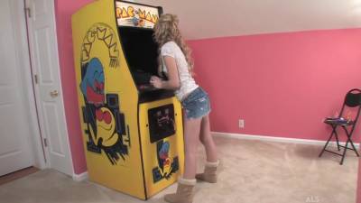 Sara Jaymes In Naked Teen Likes Retro Arcade Games - upornia.com
