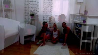 Veronika felt heavenly with two dick - sexu.com