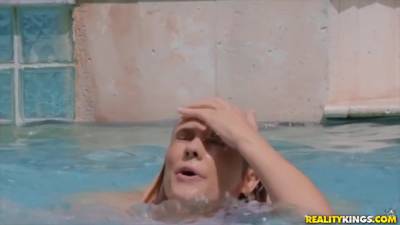 Ramon Nomar And Addie Andrews - Banged By The Swimming Pool - hotmovs.com