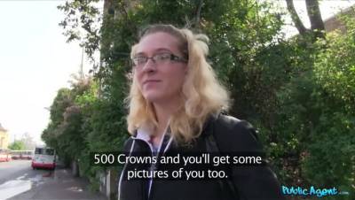 Stranger Offers Nerdy Blonde A Modeling Job If She Fucks Him Outdoors - porntry.com