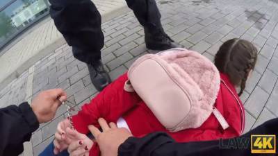 Girl is caught by Security officer who want nothing from her but fucking - sexu.com - Czech Republic