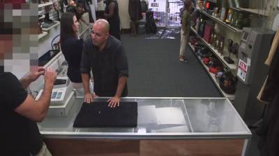 Pawning Babe Rescued By Store Manager Before Bj - hclips.com