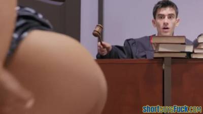 Curvy MILF deepthroats before plowed by short guy at court - hotmovs.com