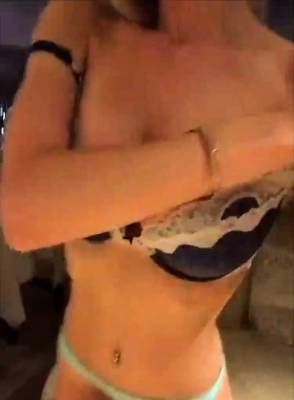 Big boob brunette masturbates on webcam - icpvid.com