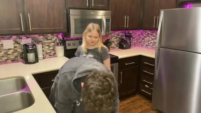 Blonde Gets Rewarded With Fat Load For Doing Dishes - hclips.com