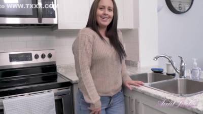 Seducting Auntie Brandii In The Kitchen Pov - hotmovs.com