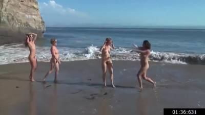 Beach Mommies - upornia.com