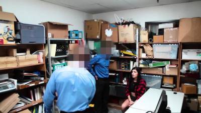 LP officers shared a shy teen shoplifter - icpvid.com