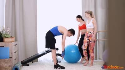 Home fitness threeway Monroe Fox, Rin White workout - sexu.com