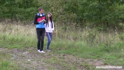 A Young Couple Who Fucks In The Middle Of A Field - upornia.com