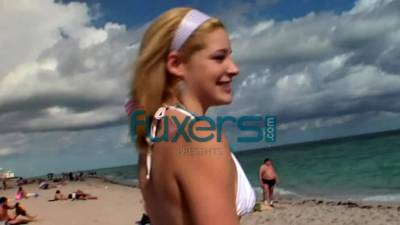 Blonde bikini babe fucks boyfriend - webmaster.drtuber.com