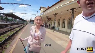 Man Watches How His Lassie Suck Strangers Prick - upornia.com - Czech Republic