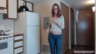 Sexy Milf Camgirl Teasing In Blue Jeans Jess Ryan - hclips.com