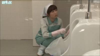 Asian Cleaning Lady Fucked In The Bathroom - upornia.com - Japan