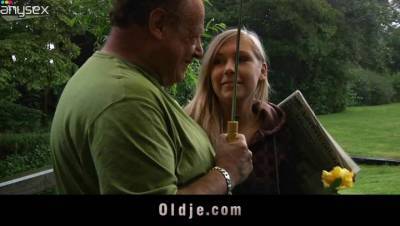 Fatt and ugly oldman does a naive teenager blonde - sunporno.com