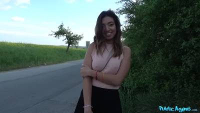 Mexican babe gives roadside blowjob - veryfreeporn.com - Mexico